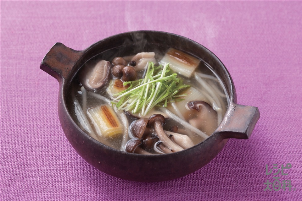 きのこと焼きねぎの香味スープ(しめじ+もやしを使ったレシピ)