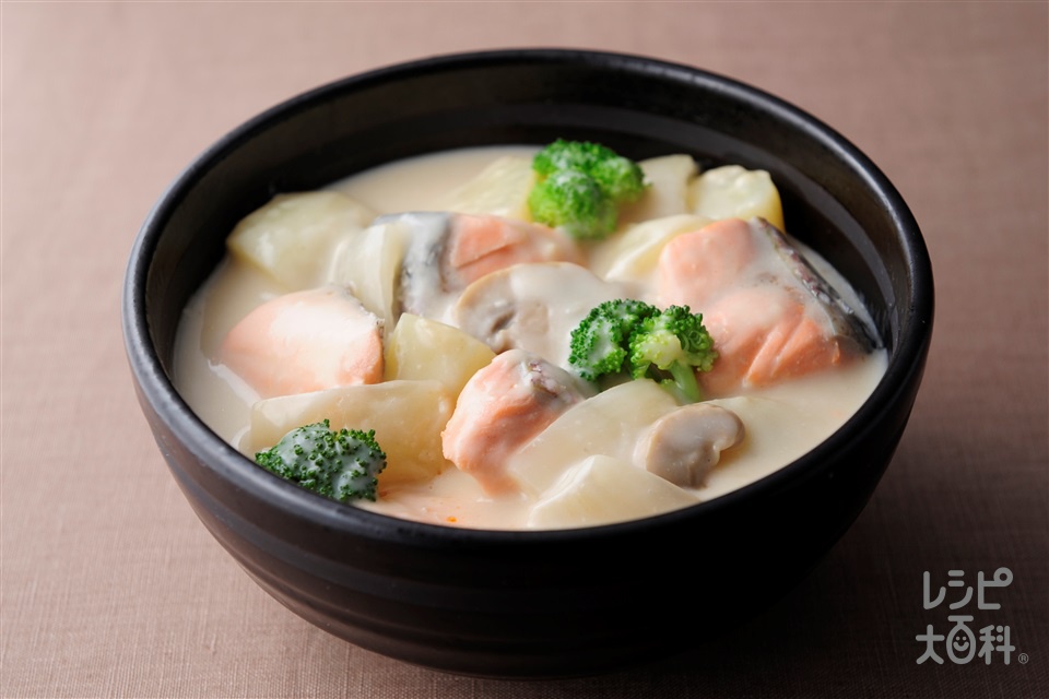 ほくほく野菜と鮭の和風シチュー(じゃがいも+調整豆乳を使ったレシピ)