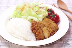 超簡単!フライドチキンのっけライス サラダ添え