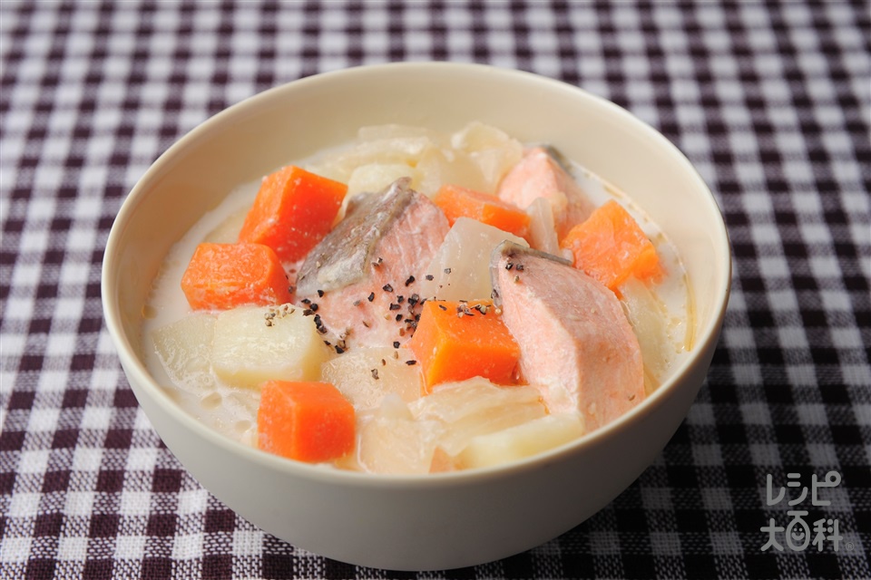 鮭＆おじゃがの味噌ミルクスープ(じゃがいも+牛乳を使ったレシピ)