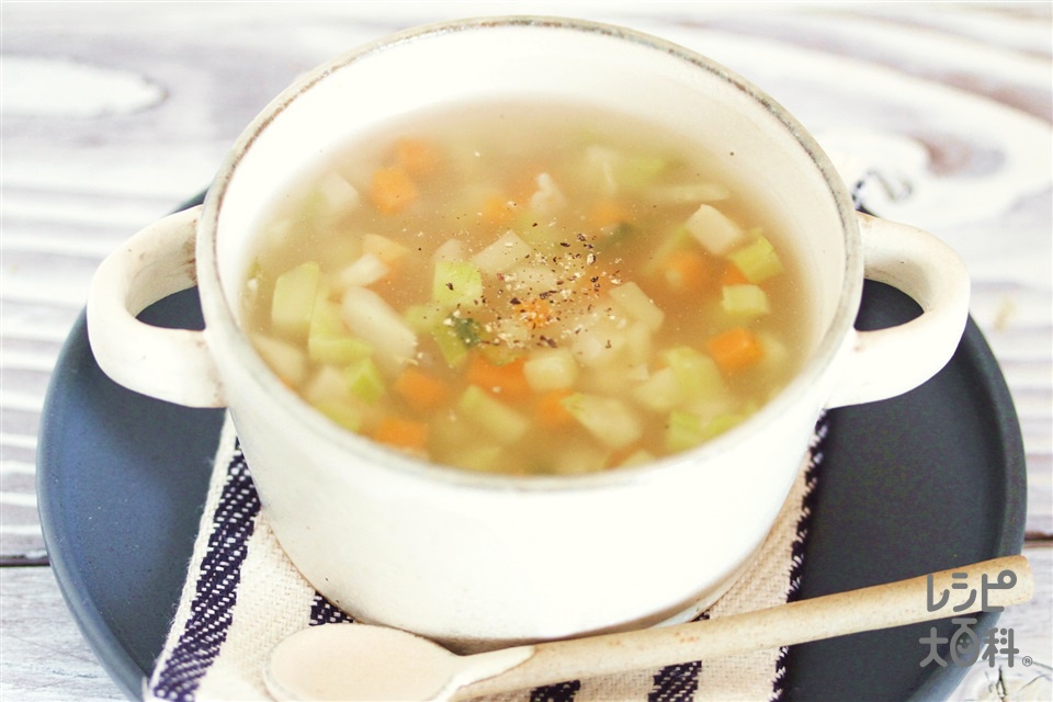 キャベツとブロッコリーの芯のスープ(キャベツ+ブロッコリーの茎を使ったレシピ)