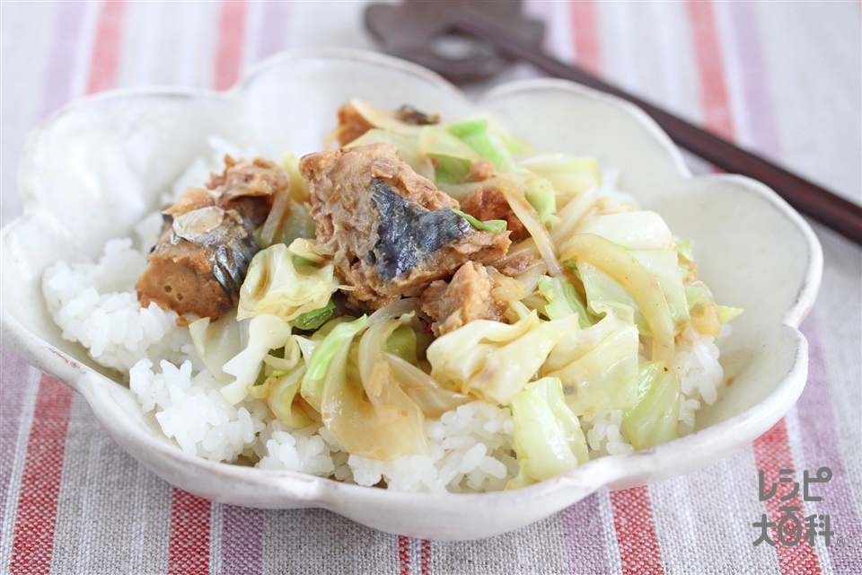 さば味噌キャベ丼(さばみそ煮缶+ご飯を使ったレシピ)