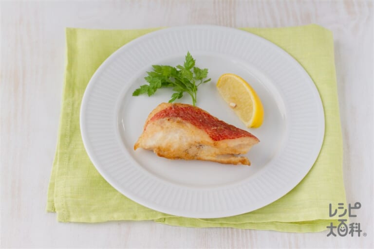 赤魚のムニエルのレシピ 作り方 味の素パーク の料理 レシピサイト レシピ大百科 赤魚やレモンのくし形切りを使った料理