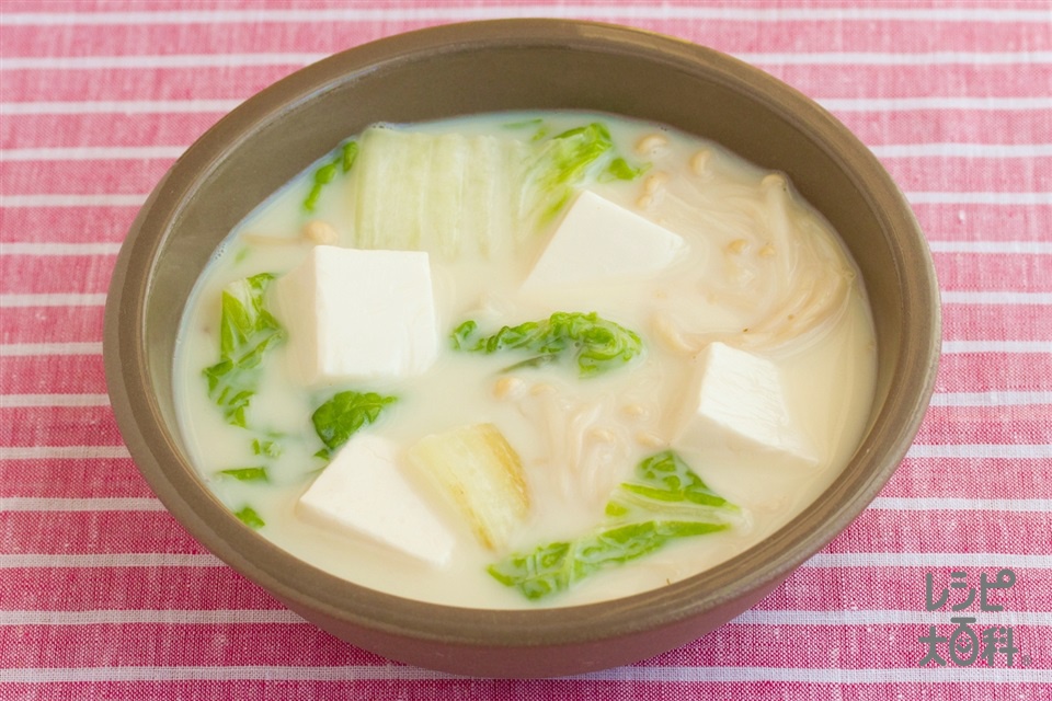 豆腐と白菜の豆乳スープ(絹ごし豆腐+調整豆乳を使ったレシピ)