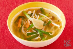 たっぷり野菜の中華風ピリ辛スープ