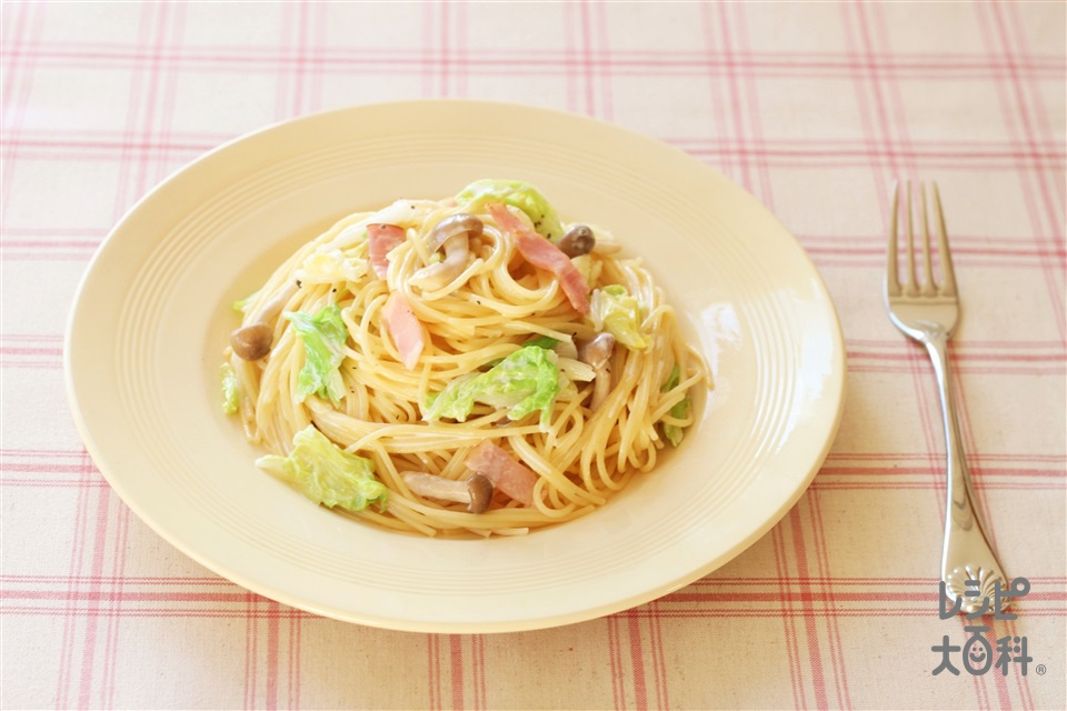 白菜とベーコンの和風クリームパスタ(スパゲッティ+白菜の葉を使ったレシピ)