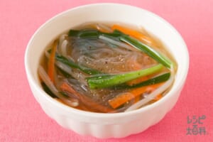 たっぷり野菜の中華風春雨スープ