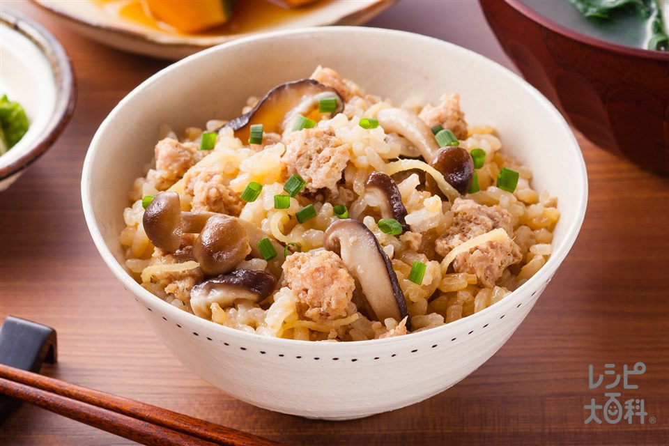 ちぎりひき肉ときのこのだし炊きご飯(米+鶏ひき肉を使ったレシピ)