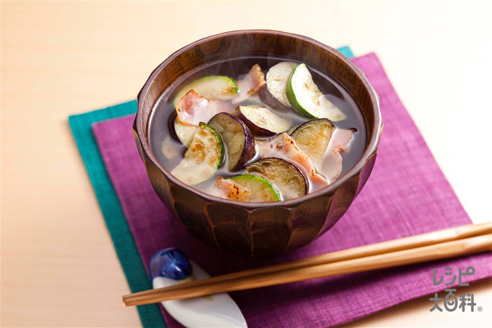 なすとズッキーニのう��ま塩豚汁