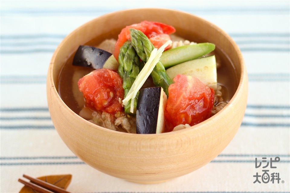 具だくさん夏野菜のうま塩とん汁(豚バラ薄切り肉+トマトを使ったレシピ)