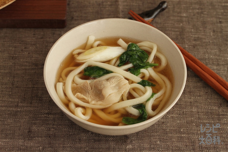 豚肉とほうれん草の鍋シメうどん(冷凍うどんを使ったレシピ)