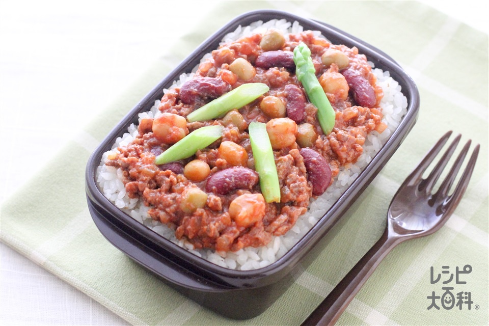 お豆ごろごろミートソース丼弁当(牛ひき肉+ご飯を使ったレシピ)