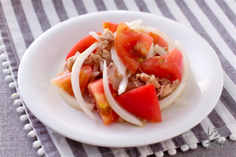 ツナとトマトのサラダ(トマト+玉ねぎ（小）を使ったレシピ)