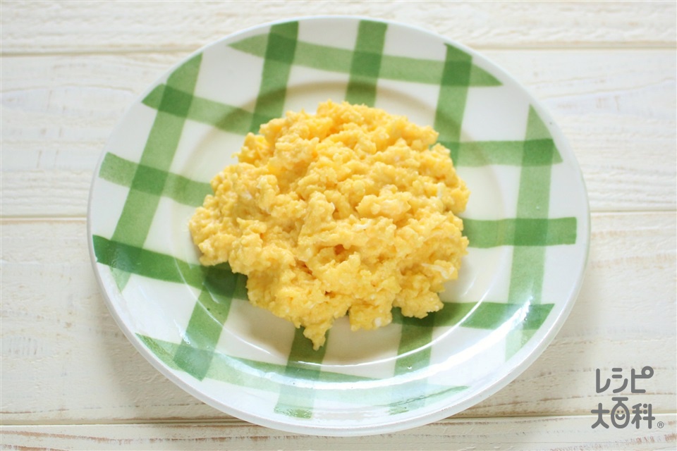 チーズ入りスクランブルエッグ(卵+プロセスチーズを使ったレシピ)