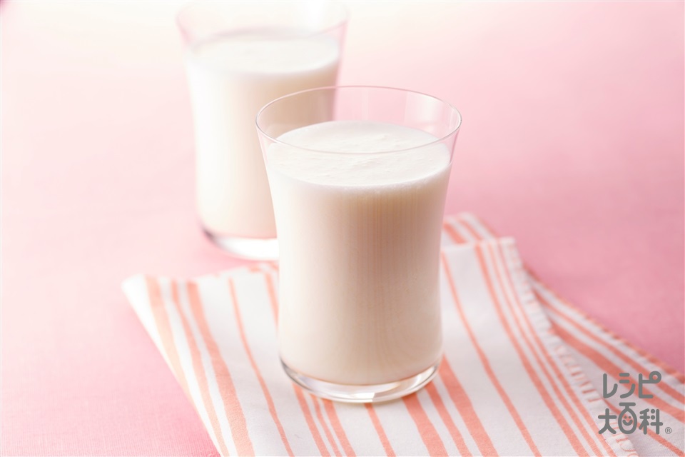 ヘルシーヨーグルトドリンク(プレーンヨーグルト+牛乳を使ったレシピ)
