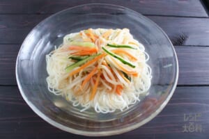 丸鶏ナムルのせそうめん