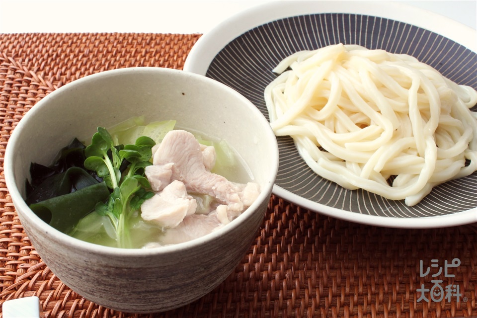 鶏だし仕立てのあっさりつけうどん(うどん+鶏もも肉を使ったレシピ)