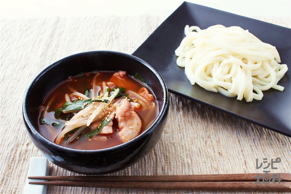 うま辛キムチつけうどん(うどん+豚バラ薄切り肉を使ったレシピ)