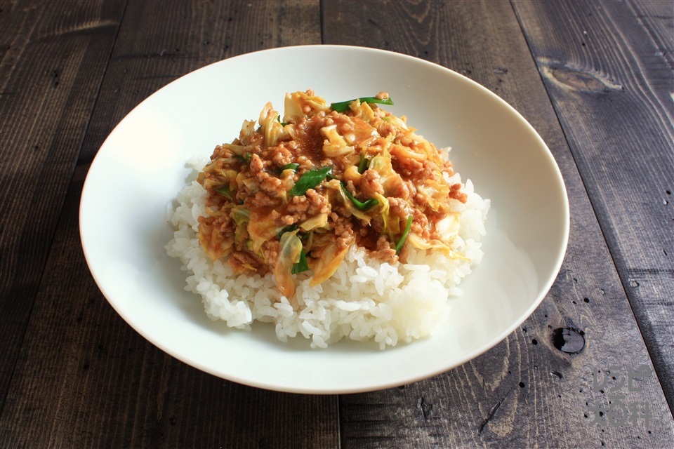 肉みそキャベツ丼(キャベツ+ご飯を使ったレシピ)