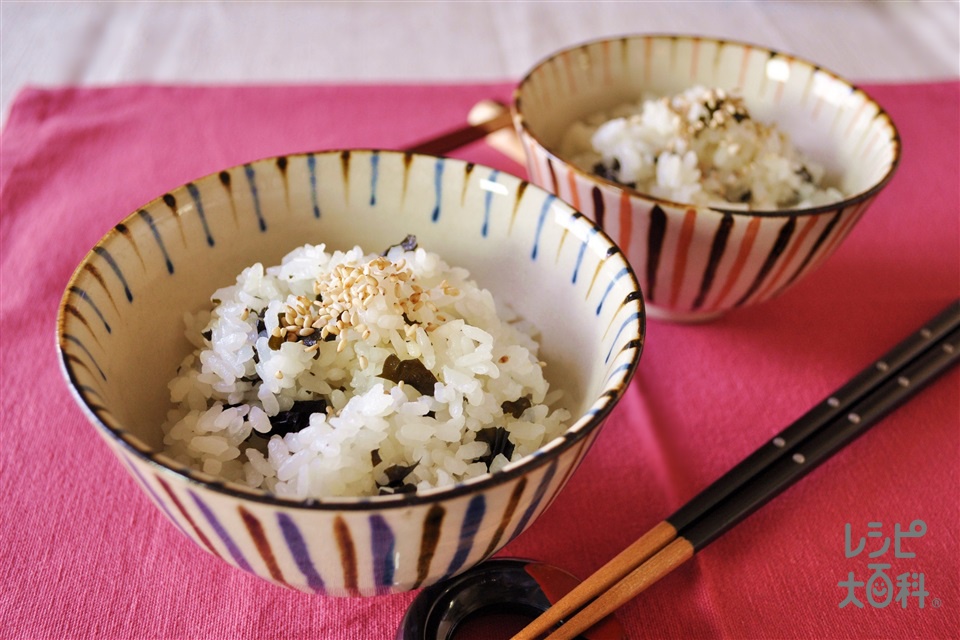 うま塩わかめご飯(米+カットわかめ（乾）を使ったレシピ)