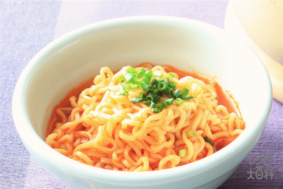 キムチ鍋のシメラーメンのレシピ 作り方 味の素パーク の料理 レシピサイト レシピ大百科 中華めんや小ねぎの小口切りを使った料理