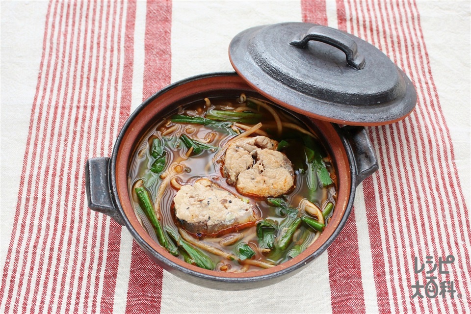 サバ缶でキムチ鍋(さば水煮缶+袋入りカット野菜（にらもやしミックス）を使ったレシピ)