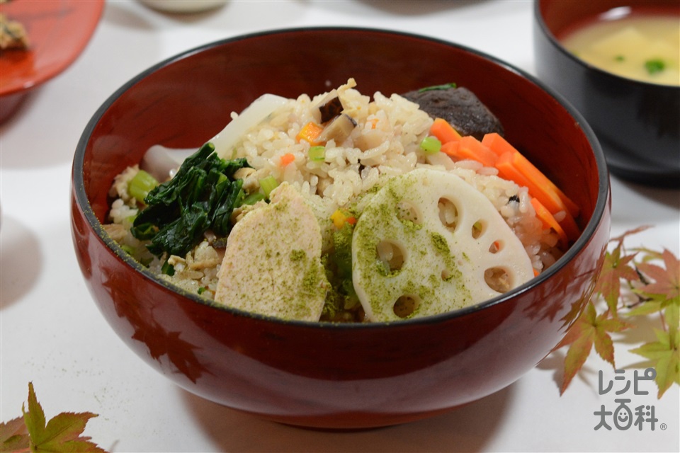 鶏肉とれんこんのだし炊きご飯(米+にんじんを使ったレシピ)
