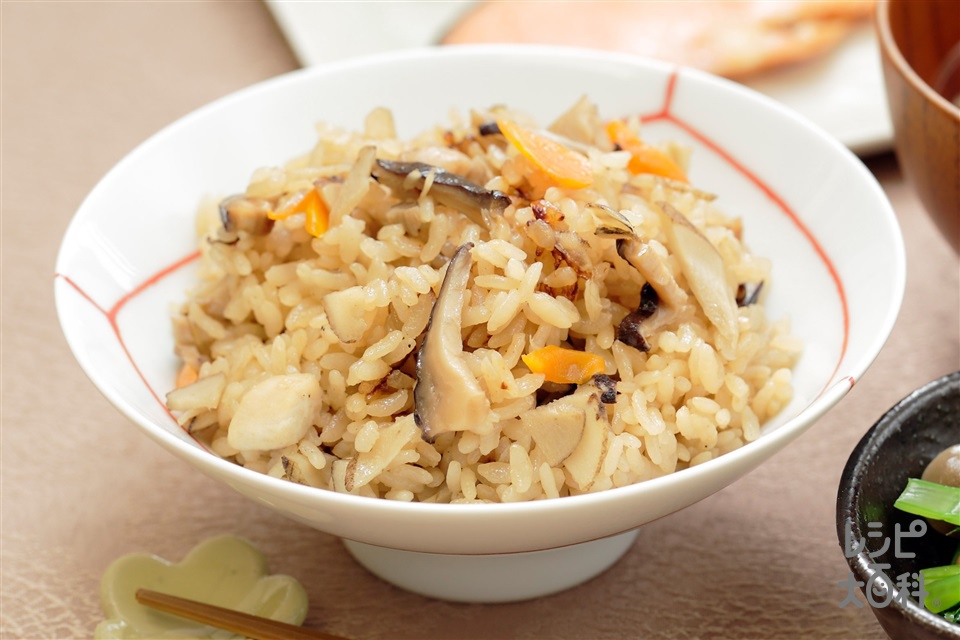 干ししいたけ入り鶏ごぼうご飯(米+鶏もも肉を使ったレシピ)