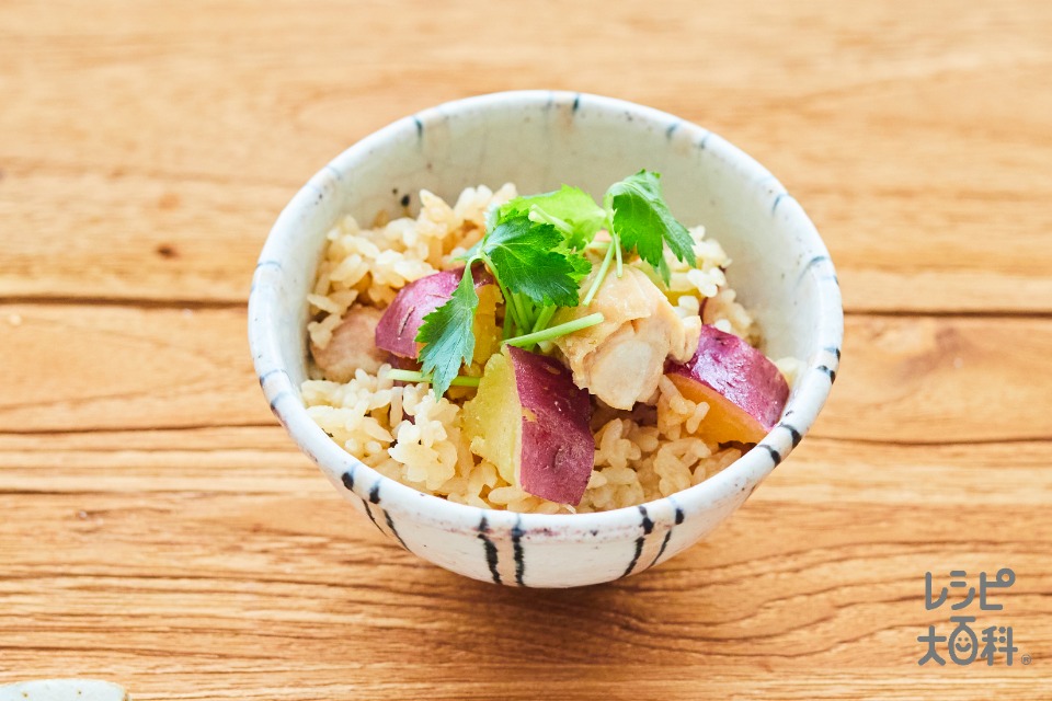 鶏肉とさつまいものだし炊きご飯(米+鶏もも肉を使ったレシピ)