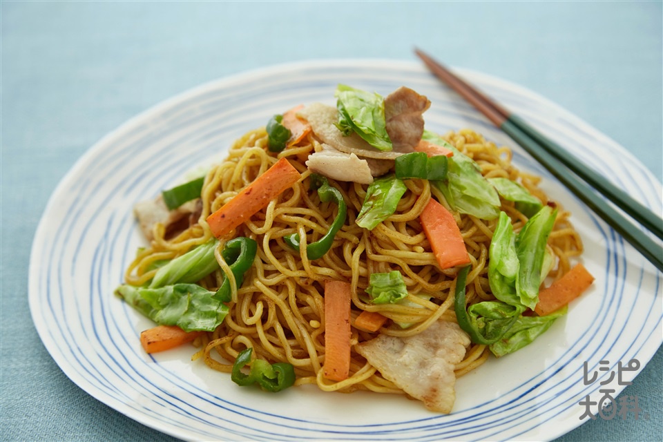 カレー焼きそばの献立 副菜 ブロッコリーのくるみあえ 汁物 きのこと餃子の皮のトマトスープ 減塩タイプ 献立 メニュー 味の素パーク たべる楽しさを もっと
