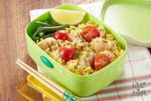 鶏パエリア弁当(米+鶏もも肉を使ったレシピ)