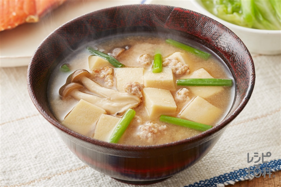 だししみ高野豆腐ときのこのみそ汁(鶏ひき肉+しめじを使ったレシピ)