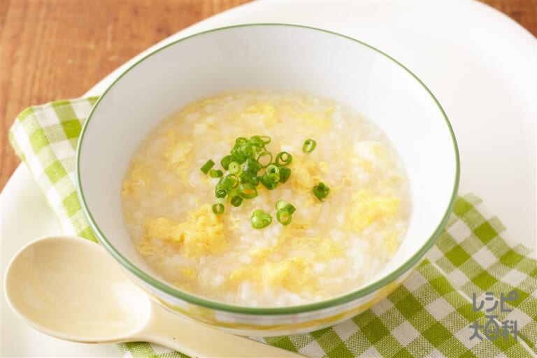 鶏だし卵おかゆ 包装米飯使用 のレシピ 作り方 味の素パーク の料理 レシピサイト レシピ大百科 ご飯や溶き卵を使った料理