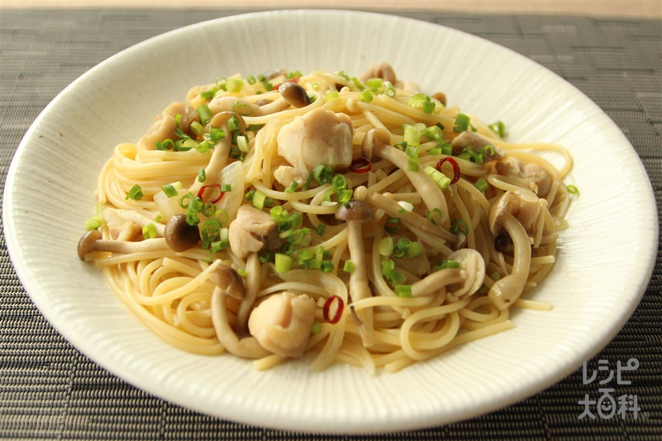 鶏ときのこのあごだし和風パスタ(スパゲッティ+鶏もも肉を使ったレシピ)