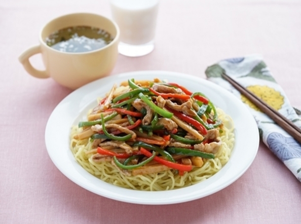 ＜昼食＞豚肉でつくる！青椒肉絲麺献立