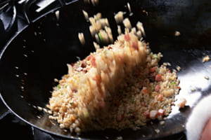 香味ペースト®で、失敗知らずのパラパラ炒飯をつくる♪