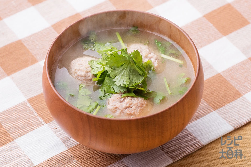 パクチーと豚肉団子のみそ汁(豚ひき肉+パクチーを使ったレシピ)