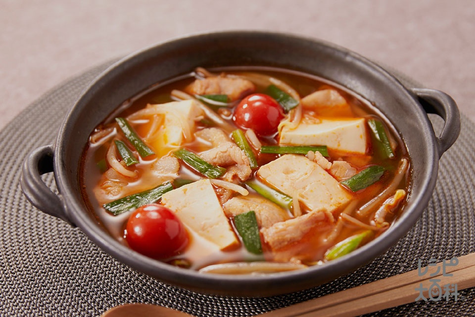 スタミナピリ辛スープ(豚バラ薄切り肉+木綿豆腐を使ったレシピ)