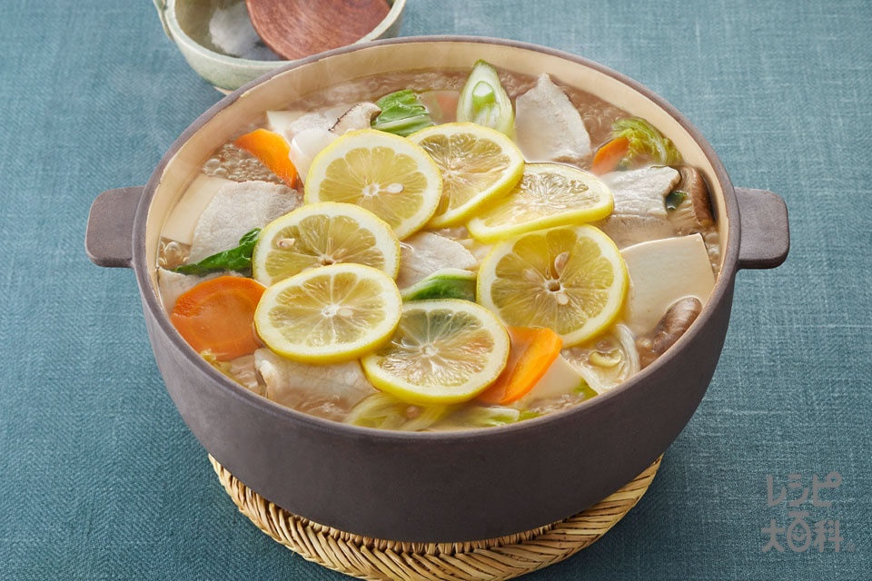 魚介だしのレモン鍋(豚バラ薄切り肉+白菜を使ったレシピ)