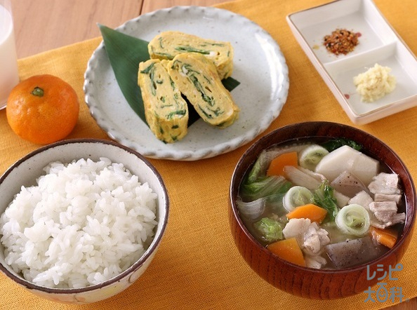 ＜朝食＞しょうが風味の具だくさん豚汁献立