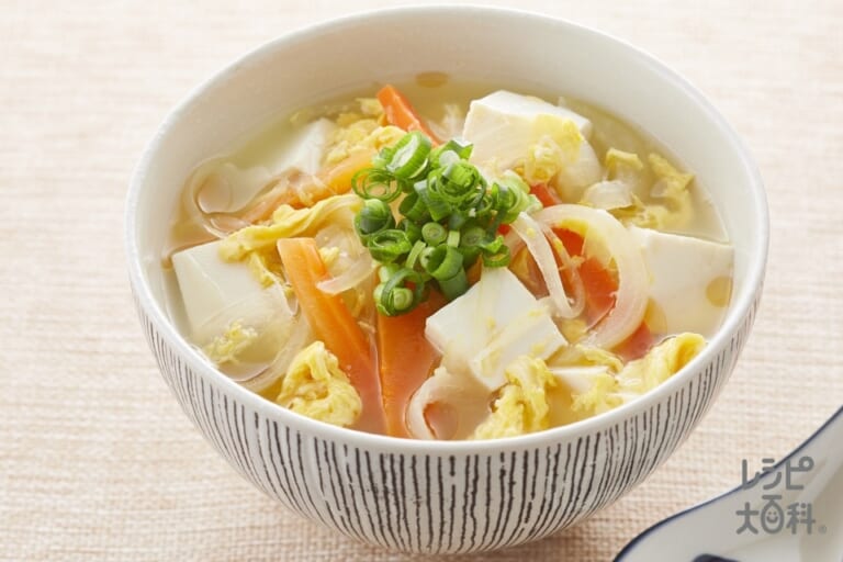 豆腐とにんじんのふわ玉スープ