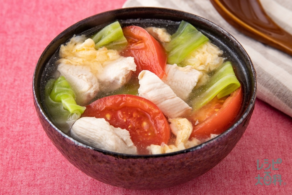 鶏肉とトマトのふわ玉中華スープ(鶏むね肉+キャベツを使ったレシピ)