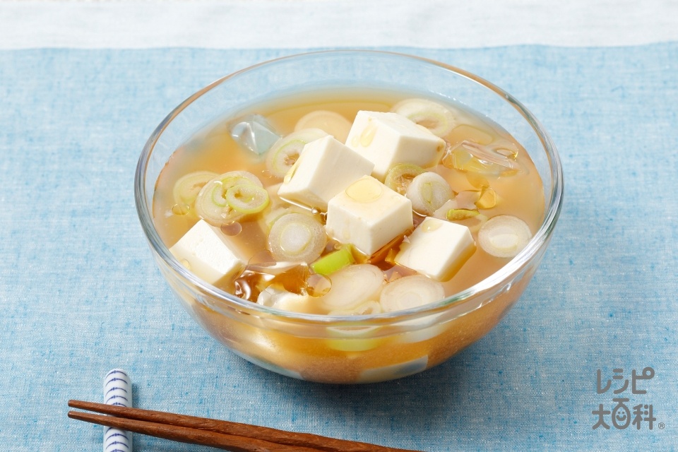 豆腐とねぎの冷やしみそ汁(絹ごし豆腐+長ねぎを使ったレシピ)
