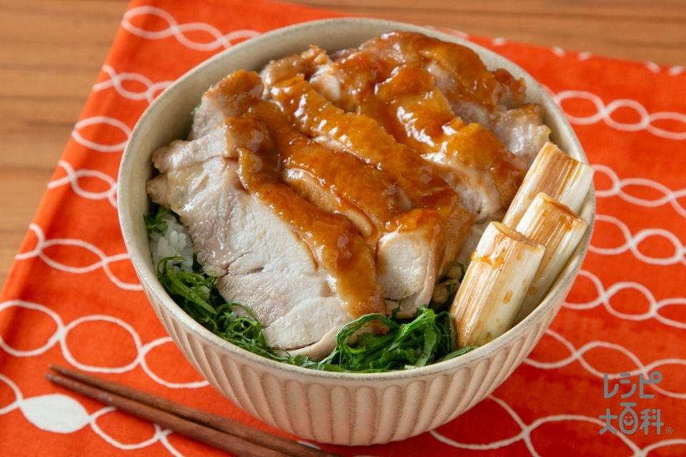 鶏の照り焼き丼(鶏もも肉+長ねぎを使ったレシピ)