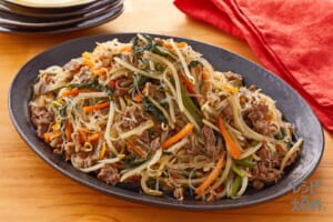 牛肉と空心菜のチャプチェ風(牛切り落とし肉+空心菜を使ったレシピ)