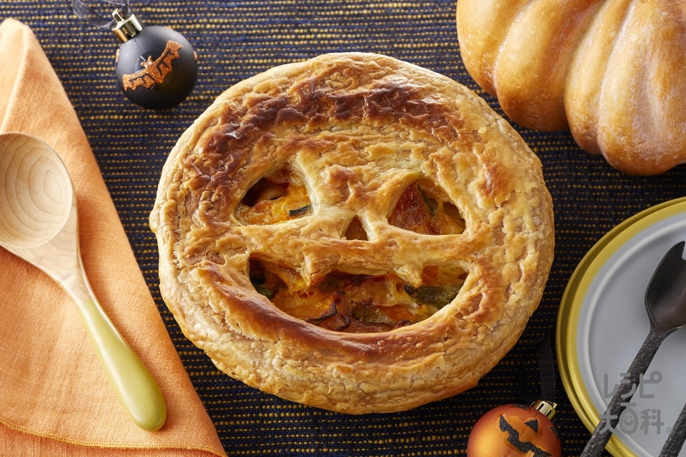 ハロウィンかぼちゃのパイグラタンのレシピ 作り方 味の素パーク の料理 レシピサイト レシピ大百科 かぼちゃやベーコンを使った料理