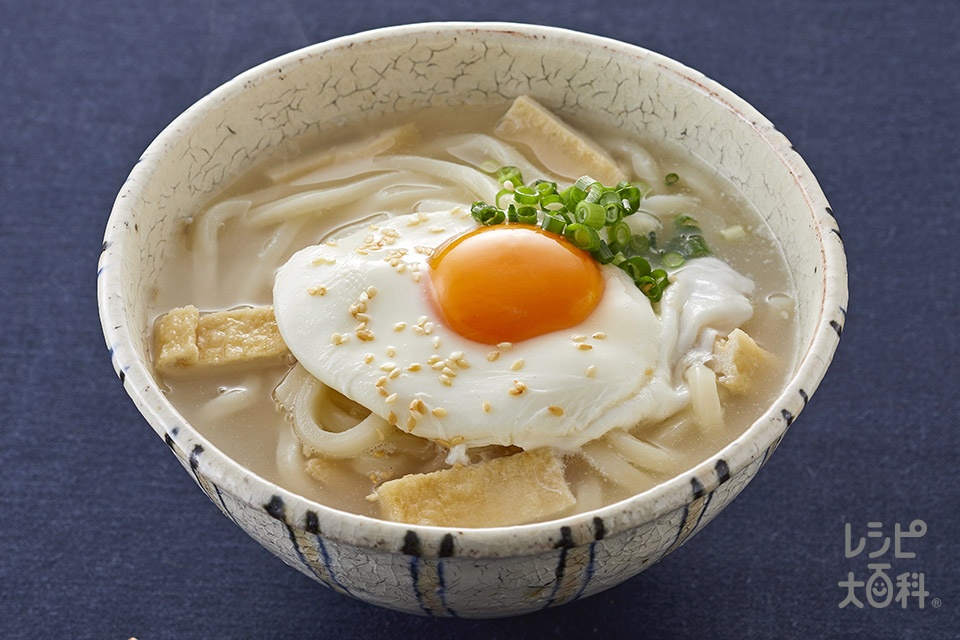 濃厚白湯の月見うどん(冷凍うどん+油揚げを使ったレシピ)