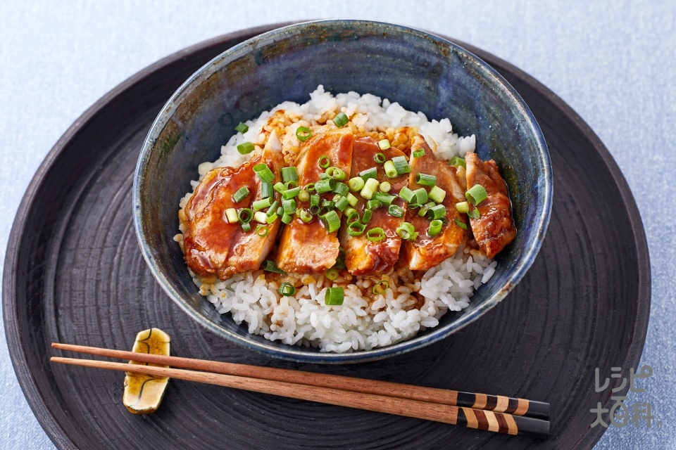 ジューシー！スタミナ豚丼～にんにく醤油味～(豚ロースとんかつ用肉+ご飯を使ったレシピ)