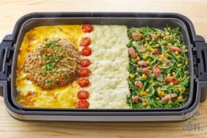 とろ卵和風ビッグベジバーグ × 豆苗とウインナーのだしマヨ炒め