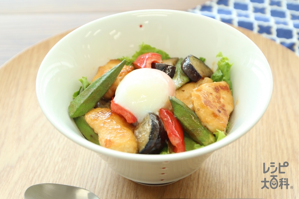 カラフル野菜のオイマヨサラダ丼(鶏むね肉(皮なし)+なすを使ったレシピ)